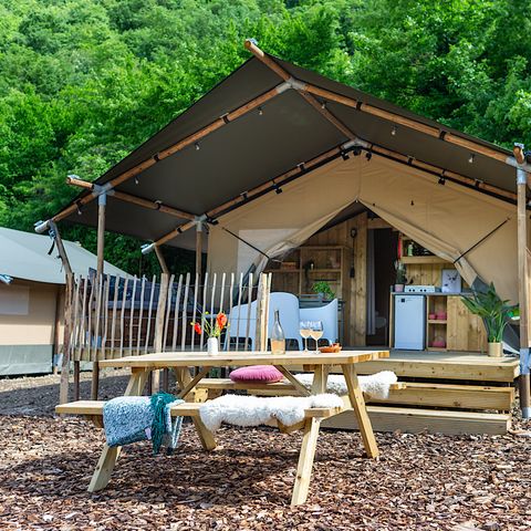 TENTE TOILE ET BOIS 6 personnes - y compris les installations sanitaires