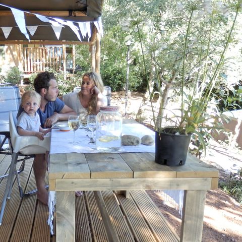 Tente en toile et en bois 4 personnes - y compris les installations sanitaires