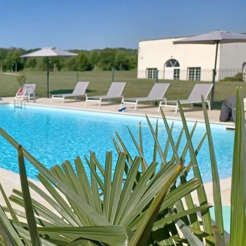 Terres de France - Domaine du Val d'Amboise - Camping Indre-et-Loire - Image N°2