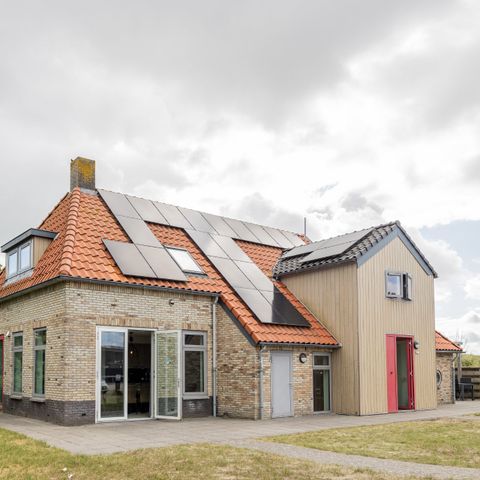Hébergement pour groupe 16 personnes - Ferme familiale avec piscine intérieure privée et sauna