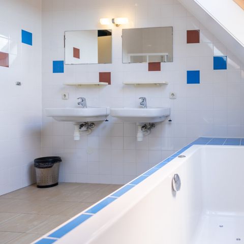 Hébergement pour groupe 10 personnes - Ferme familiale avec piscine intérieure privée et sauna