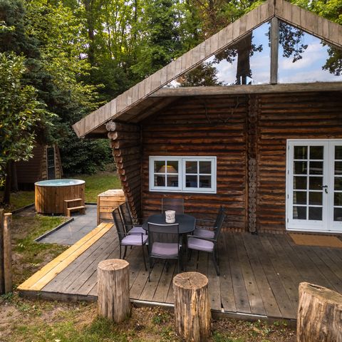 MAISON 6 personnes - « La maison du garde forestier » avec bain à remous