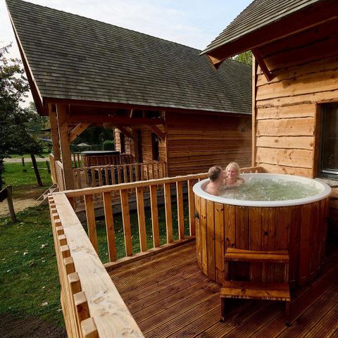 CHALET 4 personnes - Cabane dans les arbres avec jacuzzi
