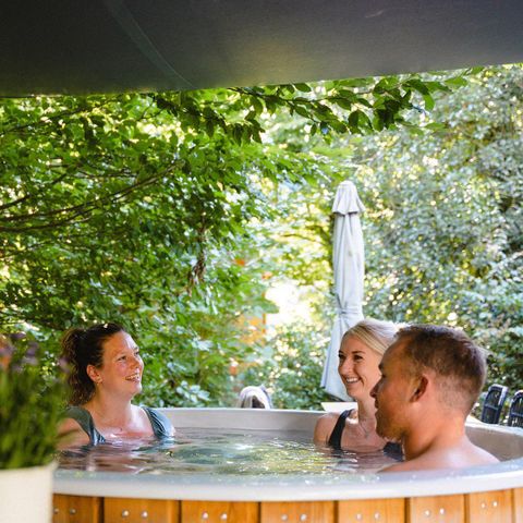 MAISON 6 personnes - Ferme confortable avec jacuzzi