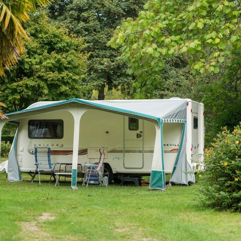 Emplacement - Emplacement Classique Supérieur - 120-140m² - Electricité 10 A - Eau à proximité - 1 vehicule