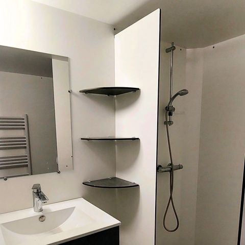 Emplacement - Emplacement Confort Plus - >130 m² - Electricité 10A -connexion Eau - Evacuation eau grises