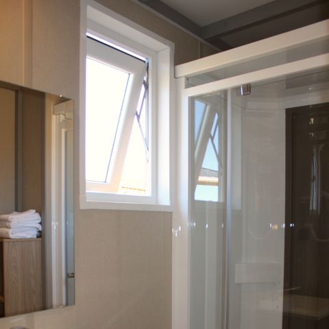 CHALET 4 personnes - Premium Badiane - 2 chambres - 2 salles de bains - Draps, serviettes, plancha, forfait ménage