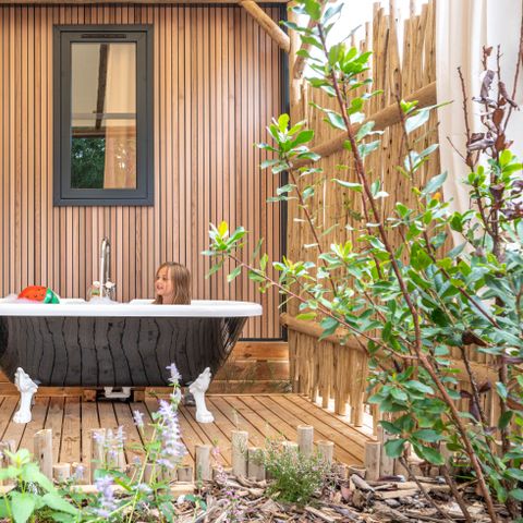 BUNGALOW 4 personnes - Garden 2ch-CLIM-baignoire-TV-LV-plancha-terrasse couverte-31m² | PREMIUM