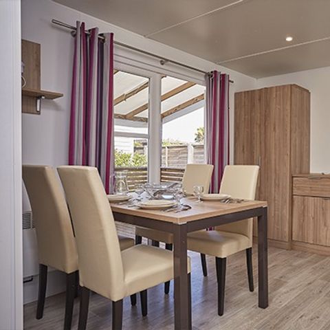 BUNGALOW 6 personnes - Premium | 3 Ch. | 6 Pers. | Terrasse surélevée | 2 SDB | Clim.