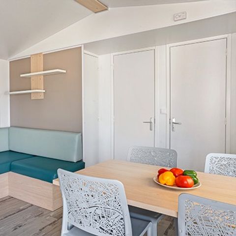 BUNGALOW 4 personnes - Mobil-home | Comfort XL | 2 Ch. | 4 Pers. | Terrasse surélevée | Clim. | TV