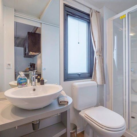 BUNGALOW 6 personnes - Premium | 3 Chambres | 6 Couchages | Terrasse lounge | 1 Salle de bain | Climatisation | Télévision