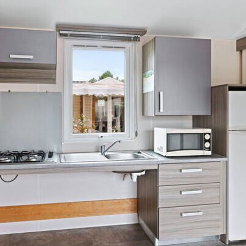 BUNGALOW 4 personnes - Mobil-home PMR | Comfort | 2 Ch. | 4 Pers. | Terrasse surélevée | Clim.