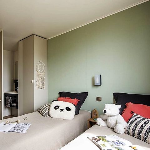 BUNGALOW 5 personnes - PREMIUM - 2 chambres avec climatisation +TV+ Plancha à gaz + 2 SDB 