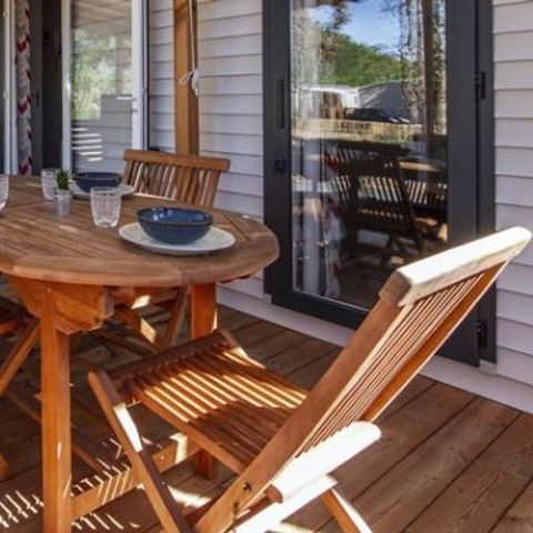 BUNGALOW 5 personnes - PREMIUM - 2 chambres avec climatisation +TV+ Plancha à gaz + 2 SDB 