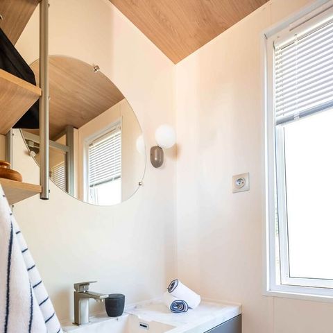 BUNGALOW 5 personnes - PREMIUM - 2 chambres avec climatisation +TV+ Plancha à gaz + 2 SDB - 2025