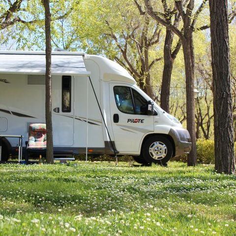 Emplacement - Plus - 1 voiture - Tente - Caravane ou camping-car - Électricité 2