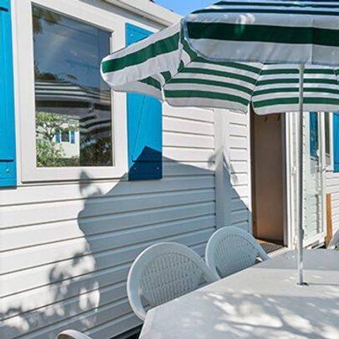 BUNGALOW 6 personnes - Mobil-home | Comfort | 2 Ch. | 4/6 Pers. | Terrasse surélevée non couverte | 1 SDB | TV