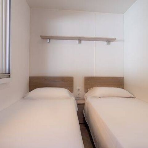 BUNGALOW 8 personnes - Mobil-home | Comfort | 3 Ch. | 6/8 Pers. | Terrasse surélevée non couverte | 1 SDB | TV