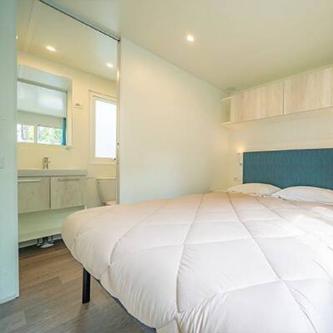 BUNGALOW 4 personnes - Mobil-home | Premium | 2 Ch. | 4 Pers. | Terrasse surélevée | Clim. | TV
