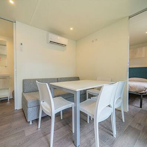 BUNGALOW 4 personnes - Mobil-home | Premium | 2 Ch. | 4 Pers. | Terrasse surélevée | Clim. | TV