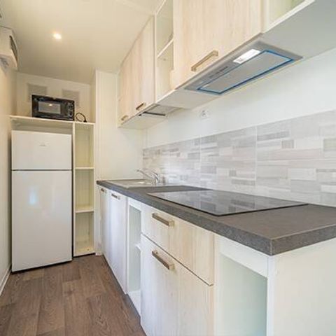 BUNGALOW 4 personnes - Mobil-home | Premium | 2 Ch. | 4 Pers. | Terrasse surélevée | Clim. | TV