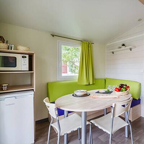 BUNGALOW 4 personnes - Mobil-home | Classic | 2 Ch. | 4 Pers. | Terrasse couverte | 1 SDB