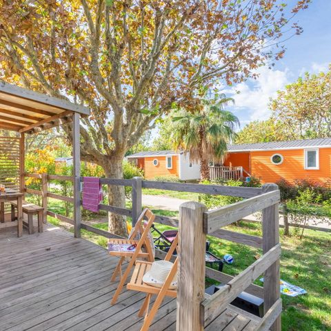 BUNGALOW 6 personnes - Mobil-home | Premium | 3 Ch. | 6 Pers. | Terrasse couverte | 1 SDB | Clim. | TV