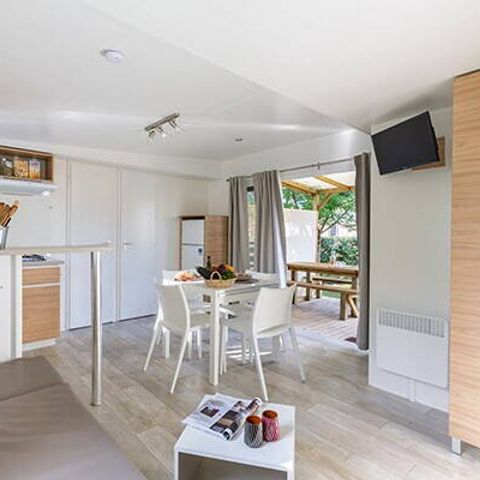 BUNGALOW 8 personnes - Mobil-home | Premium Exclusive | 4 Ch. | 8 Pers. | Terrasse couverte | 1 SDB | Clim. | TV