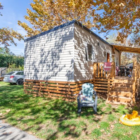BUNGALOW 4 personnes - Mobil-home | Premium | 2 Ch. | 4 Pers. | Terrasse couverte | 1 SDB | Clim. | TV