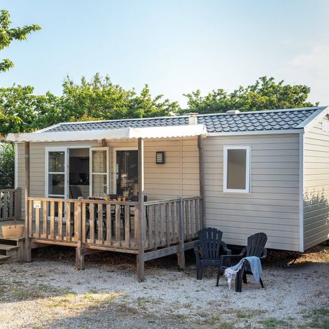 BUNGALOW 4 personnes - Mobil-home | Ultimate | 2 Ch. | 4 Pers. | Terrasse couverte | 1 SDB | Clim. | TV