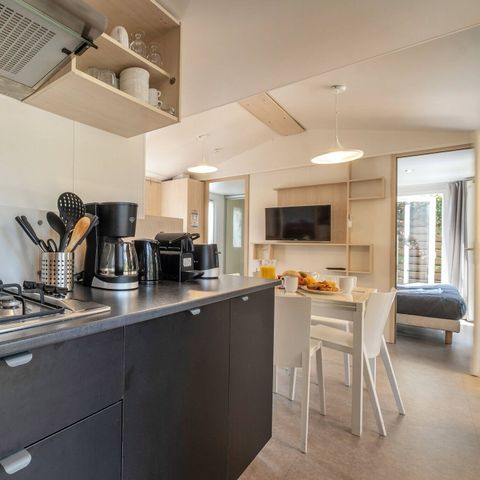 BUNGALOW 4 personnes - Mobil-home | Ultimate | 2 Ch. | 4 Pers. | Terrasse couverte | 1 SDB | Clim. | TV