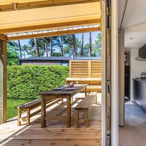 BUNGALOW 6 personnes - Mobil-home | Premium Exclusive | 3 Ch. | 6 Pers. | Terrasse surélevée | Jacuzzi | Douche extérieure | 1 SDB | Clim. | TV