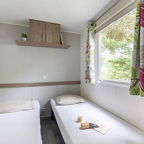 BUNGALOW 4 personnes - Mobil-home | Comfort | 2 Ch. | 4 Pers. | Terrasse surélevée non couverte | 1 SDB |