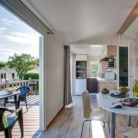 BUNGALOW 4 personnes - Mobil-home | Comfort | 2 Ch. | 4 Pers. | Terrasse surélevée non couverte | 1 SDB |
