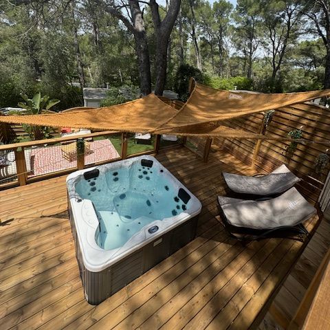 Mobilhome 10 personnes - NEW 2024 Cottage Côté Jardin Jacuzzi (6/8P) PRESTIGE 3CH. 2SDB + TIPI 2 couchages