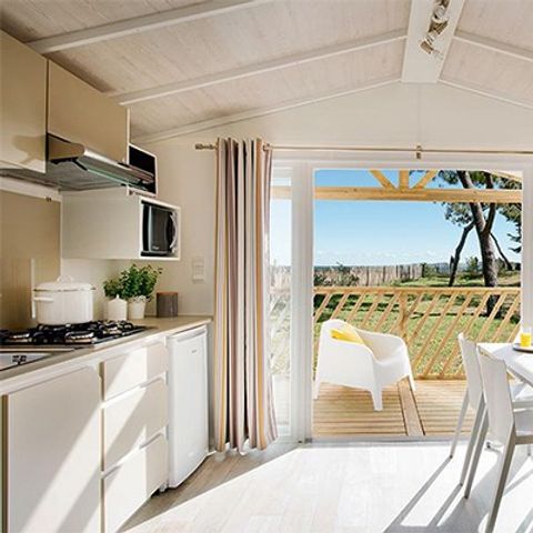 BUNGALOW 4 personnes - Confort | 2 chambres | 4 pers. | Terrasse simple | 1 salle de bain | Climatisation | TV