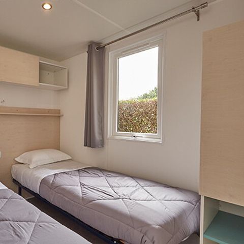 BUNGALOW 4 personnes - Mobil-home | Premium Azure | 2 Ch. | 4 Pers. | Terrasse surélevée | Clim. | TV