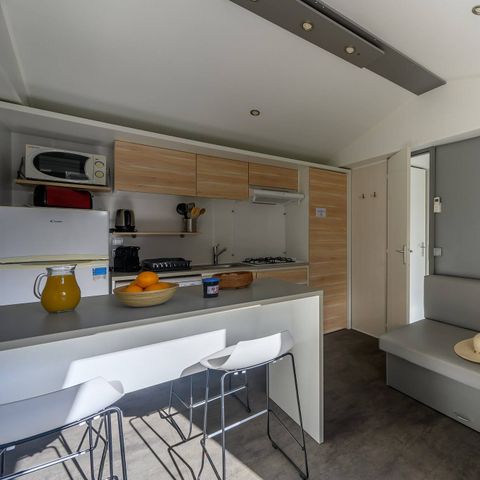 BUNGALOW 4 personnes - Mobil-home | Ultimate | 2 Ch. | 4 Pers. | Terrasse surélevée | 2 SDB | Clim. | TV