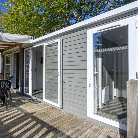 BUNGALOW 4 personnes - Mobil-home | Ultimate | 2 Ch. | 4 Pers. | Terrasse surélevée | 2 SDB | Clim. | TV