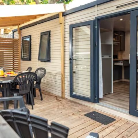 BUNGALOW 8 personnes - Comfort | 4 Ch. | 8 Pers. | Terrasse surélevée | 2 SDB | Clim. | TV