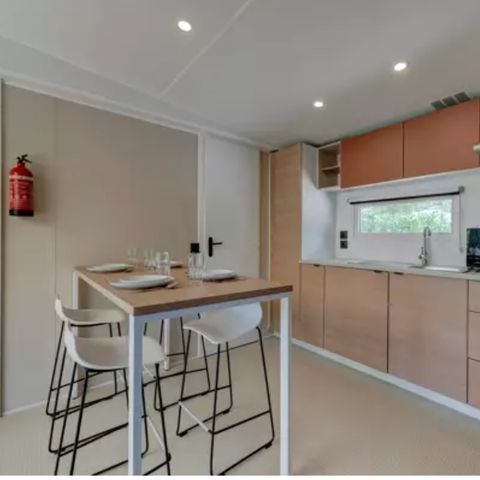 BUNGALOW 8 personnes - Comfort | 4 Ch. | 8 Pers. | Terrasse surélevée | 2 SDB | Clim. | TV