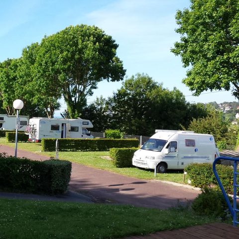 Emplacement - Forfait Nature (1 tente, caravane ou camping-car / 1 voiture)