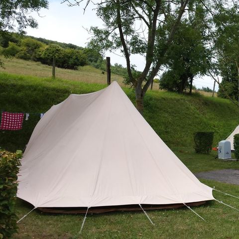 Emplacement - Forfait Confort (1 tente, caravane ou camping-car / 1 voiture / électricité 16A)