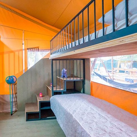 Tente en toile et en bois 6 personnes - Tente Safari | 3 Ch. | 6 Pers. | 1 SDB | Clim.