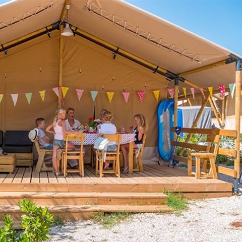 Tente en toile et en bois 6 personnes - Tente Safari | 3 Ch. | 6 Pers. | 1 SDB | Clim.