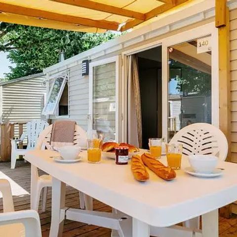 Mobilhome 4 personnes - Comfort | 2 Ch. | 4 Pers. | Terrasse surélevée | 2 SDB | Clim. | TV