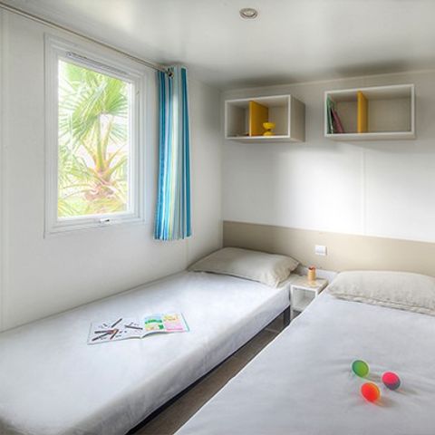 BUNGALOW 6 personnes - Ultimate | 3 Ch. | 6 Pers. | Terrasse Couverte | Jacuzzi | 2 SDB | Clim. | TV