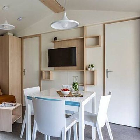 BUNGALOW 4 personnes - Mobil-home | Ultimate | 2 Ch. | 4 Pers. | Terrasse surélevée | Jacuzzi | Douche tropicale | Clim. | TV