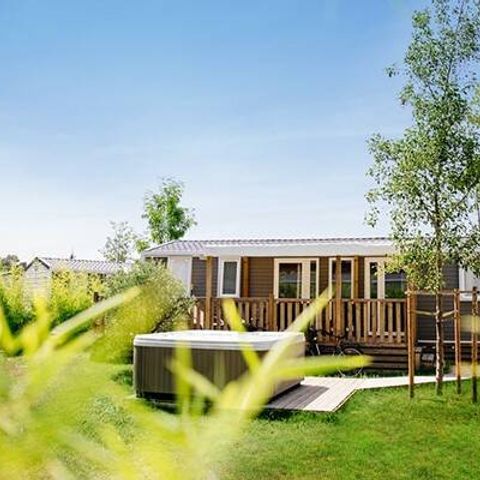 BUNGALOW 6 personnes - Ultimate | 3 Ch. | 6 Pers. | Terrasse surélevée | Jacuzzi | 2 SDB | Clim. | TV