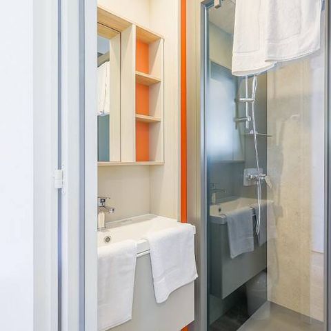BUNGALOW 6 personnes - Mobil-home | Ultimate | 3 Ch. | 6 Pers. | Terrasse surélevée | 2 SDB | Clim. | TV
